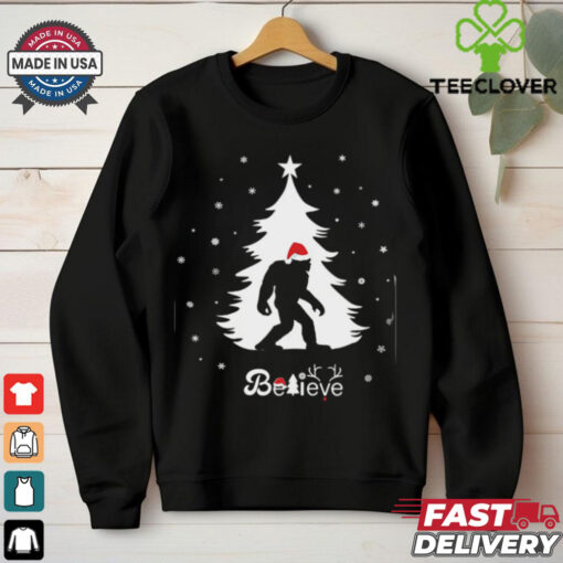 Bigfoot Sasquatch Yeti Santa Claus Hat Christmas T Shirt Recovered
