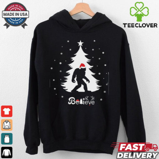 Bigfoot Sasquatch Yeti Santa Claus Hat Christmas T Shirt Recovered