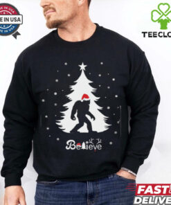 Bigfoot Sasquatch Yeti Santa Claus Hat Christmas T Shirt Recovered