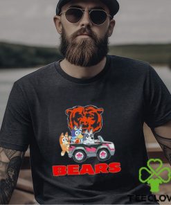 Bluey Bingo and Muffin in the car Chicago Bears NFL 2024 hoodie, sweater, longsleeve, shirt v-neck, t-shirt