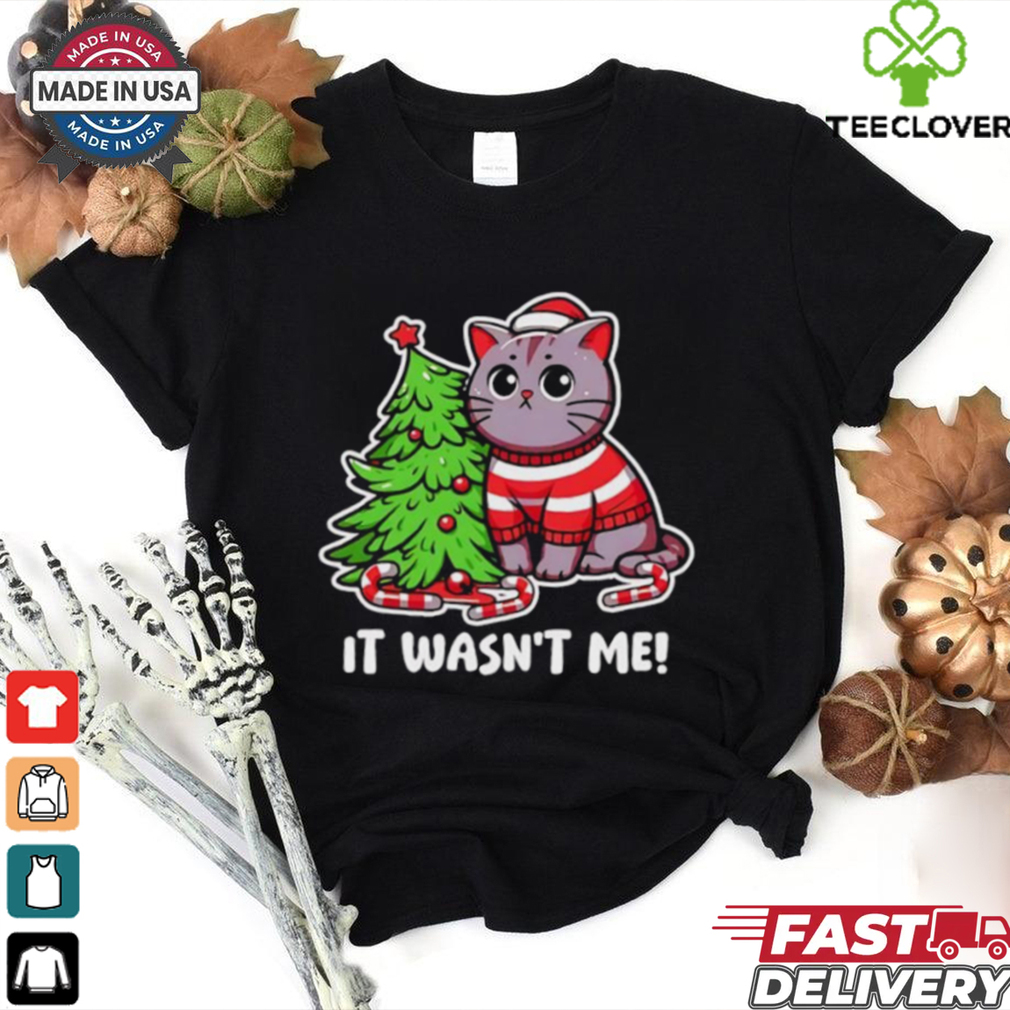 Cat it wasn’t me Christmas tree Xmas shirt Cat it wasn’t me Christmas tree Xmas shirt