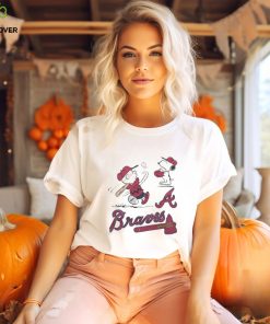 Charlie Brown And Snoopy Playing Baseball Atlanta Braves Mlb 2023 T shirt