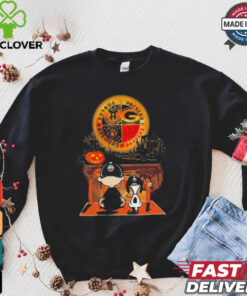 Charlie Brown And Snoopy Watching Wisconsin Sports Teams Halloween Shirt
