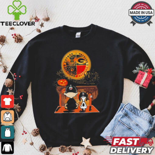Charlie Brown And Snoopy Watching Wisconsin Sports Teams Halloween Shirt