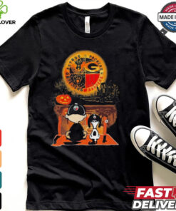 Charlie Brown And Snoopy Watching Wisconsin Sports Teams Halloween Shirt