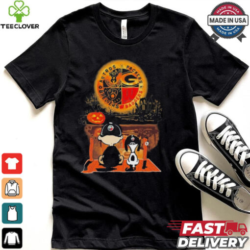 Charlie Brown And Snoopy Watching Wisconsin Sports Teams Halloween Shirt