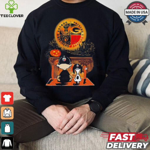 Charlie Brown And Snoopy Watching Wisconsin Sports Teams Halloween Shirt