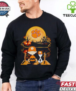 Charlie Brown and Snoopy watch Clemson Tigers moon Halloween shirt