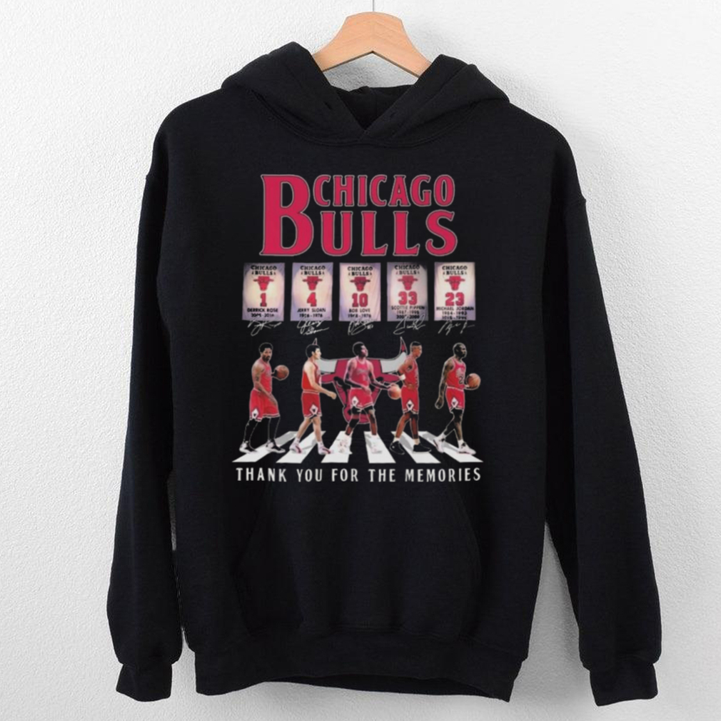 Chicago Bulls Players Walking Thank You For The Memories Signatures 2025 Shirt Chicago Bulls Players Walking Thank You For The Memories Signatures 2025 Shirt