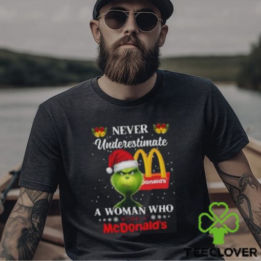 Christmas 2023The Grinch Santa Hat Never Underestimate a Woman who Works at McDonald’s shirt