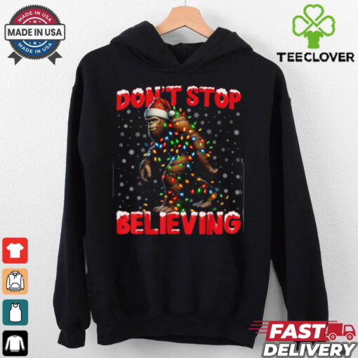 Christmas Bigfoot Don’t Stop Believing Santa Hat Lights Tees T Shirt Recovered