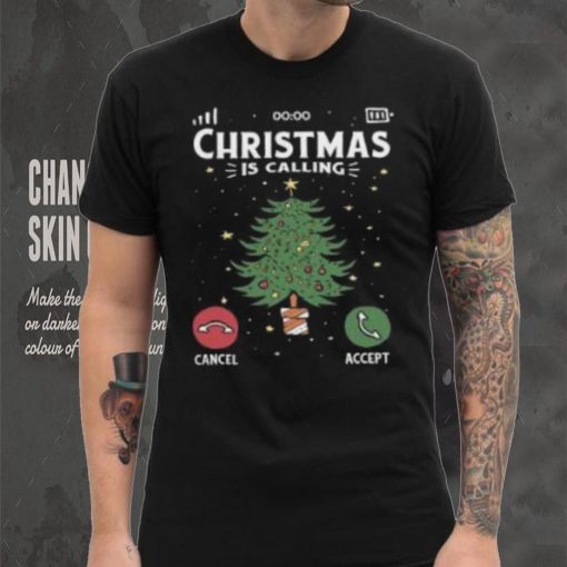 Christmas is calling’ Women’s Plus Size T Shirt