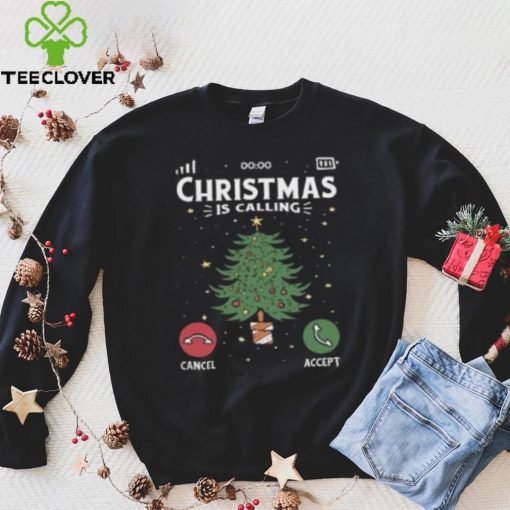 Christmas is calling’ Women’s Plus Size T Shirt