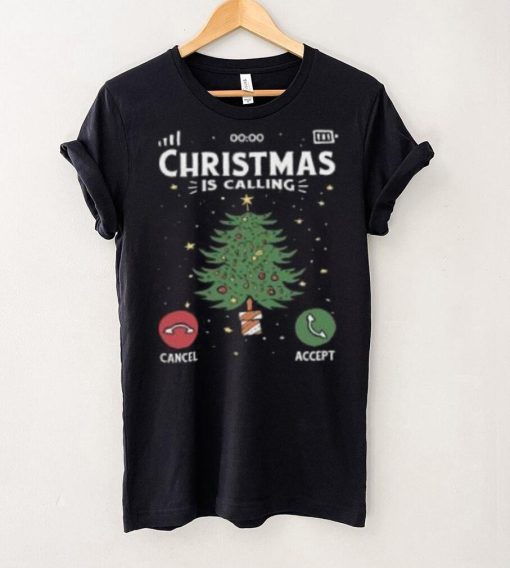 Christmas is calling’ Women’s Plus Size T Shirt