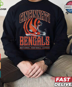 Cincinnati Bengals Helmet Garment Dyed Heavyweight T Shirt
