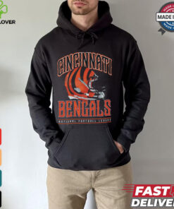 Cincinnati Bengals Helmet Garment Dyed Heavyweight T Shirt