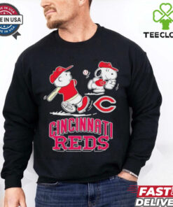 Cincinnati Reds Peanuts Charlie Brown and Snoopy playing baseball shirt