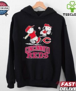 Cincinnati Reds Peanuts Charlie Brown and Snoopy playing baseball shirt