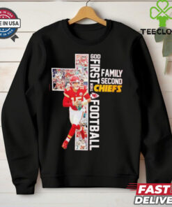 Cross God First Them Patrick Mahomes Kansas City Chiefs and All Players Photo shirt