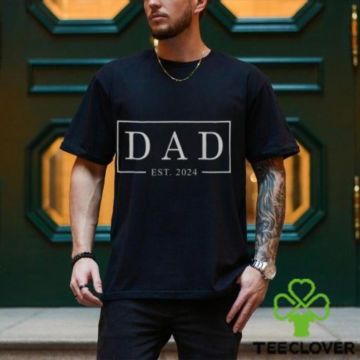 Dad Est 2024 Expect Baby First Time Fathers Day New Dad Men’s T hoodie, sweater, longsleeve, shirt v-neck, t-shirt