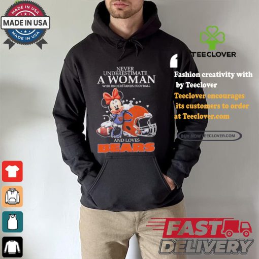 Design Never Underestimate A Woman Who Understands Football And Loves Chicago Bears T Shirt