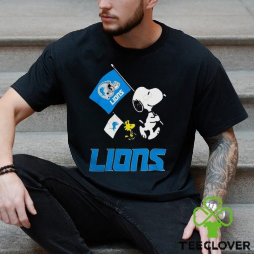 Detroit Lions Flag Helmet Snoopy And Woodstock Tshirt