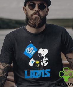 Detroit Lions Flag Helmet Snoopy And Woodstock Tshirt