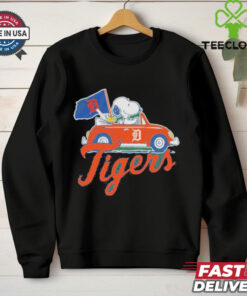 Detroit Tigers Snoopy And Woodstock Driving Car Flag Shirt 2 Detroit Tigers Snoopy And Woodstock Driving Car Flag Shirt