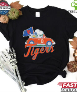 Detroit Tigers Snoopy And Woodstock Driving Car Flag Shirt 3 Detroit Tigers Snoopy And Woodstock Driving Car Flag Shirt