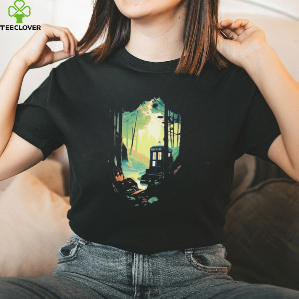 Dr Who TARDIS police publiccall box travel poster shirt Dr Who TARDIS police publiccall box travel poster shirt