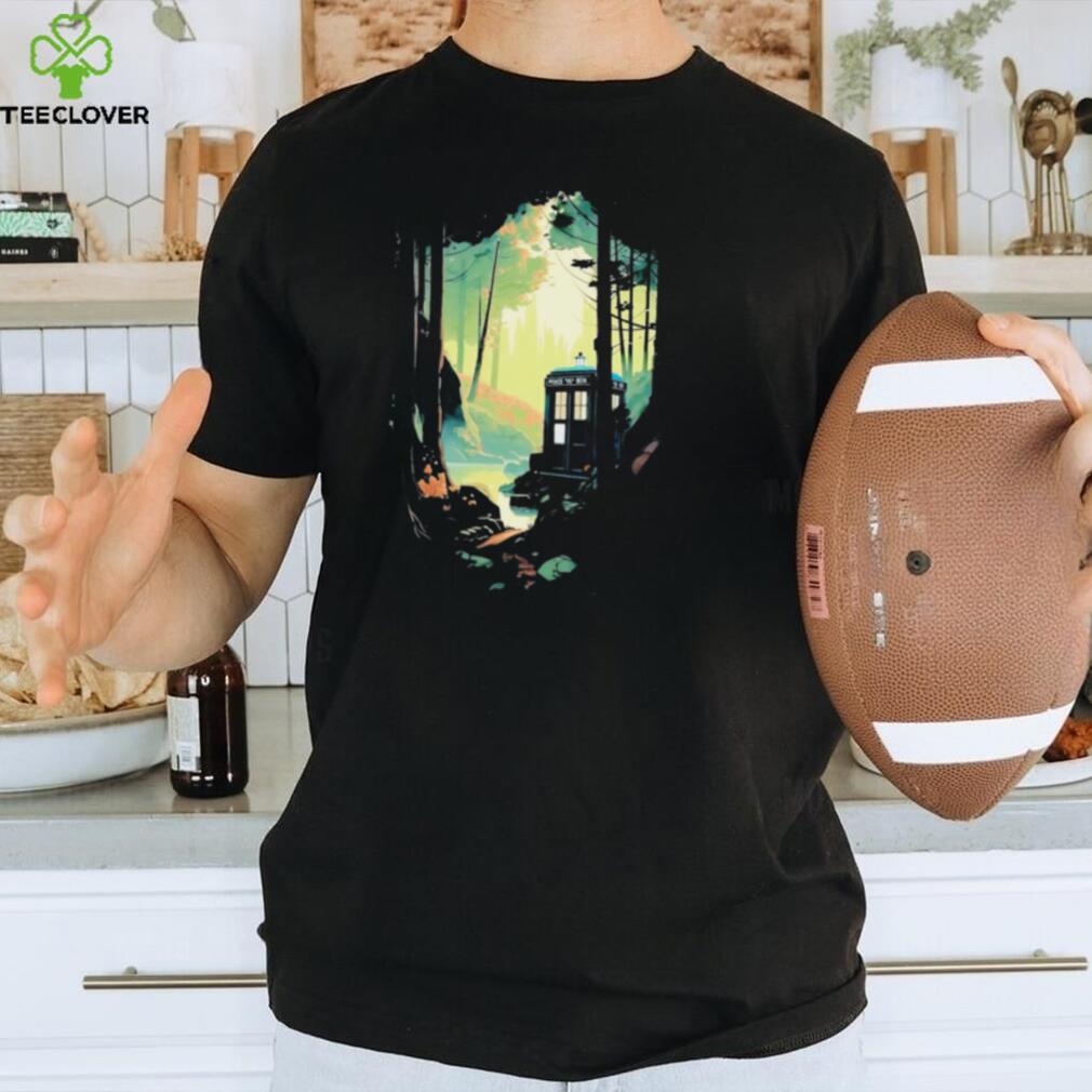 Dr Who TARDIS police publiccall box travel poster shirt Dr Who TARDIS police publiccall box travel poster shirt