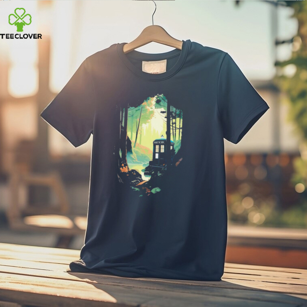 Dr Who TARDIS police publiccall box travel poster shirt Dr Who TARDIS police publiccall box travel poster shirt