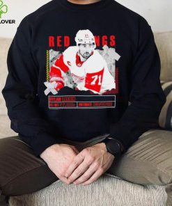 Dylan Larkin number 71 Detroit Red Wings ice hockey player pose paper gift hoodie, sweater, longsleeve, shirt v-neck, t-shirt