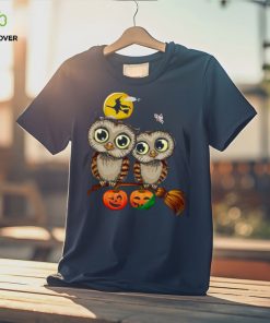 This funny tshirt is for girls of all ages who love owls. It's a nice present for your Classic T Shirt