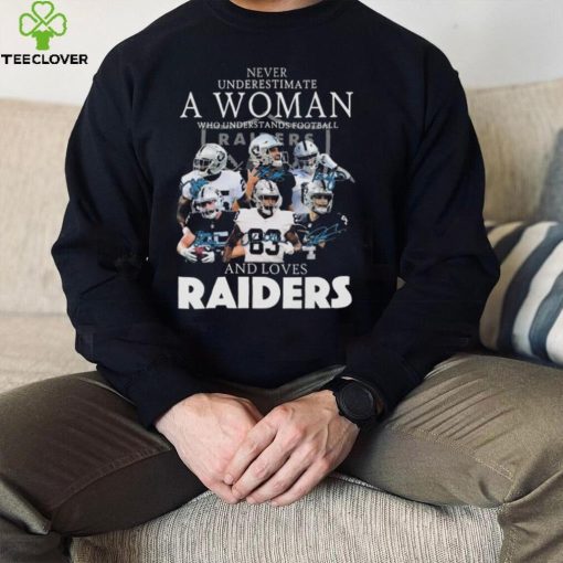 Funny never underestimate a woman who understands football and loves Oakland Raiders signatures 2022 shirt