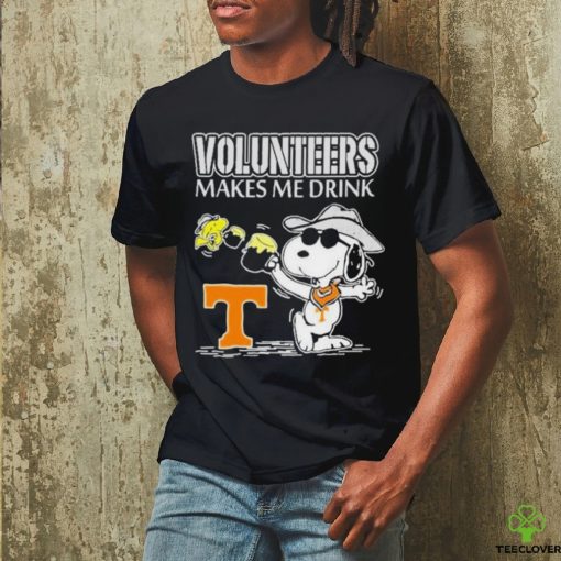 Snoopy And Woodstock Tennessee Volunteers Makes Me Drinks Shirt