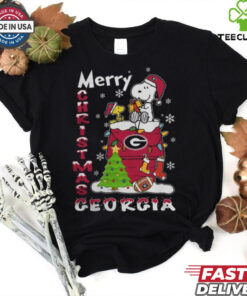 Georgia Bulldogs Snoopy And Woodstock Merry Christmas Shirt