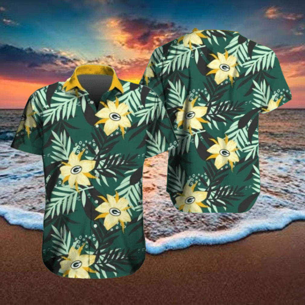 Green Bay Packers Hawaiian Tracksuit Floral Outfits Button Shirt Beach Shorts Green Bay Packers Hawaiian Tracksuit Floral Outfits Button Shirt Beach Shorts