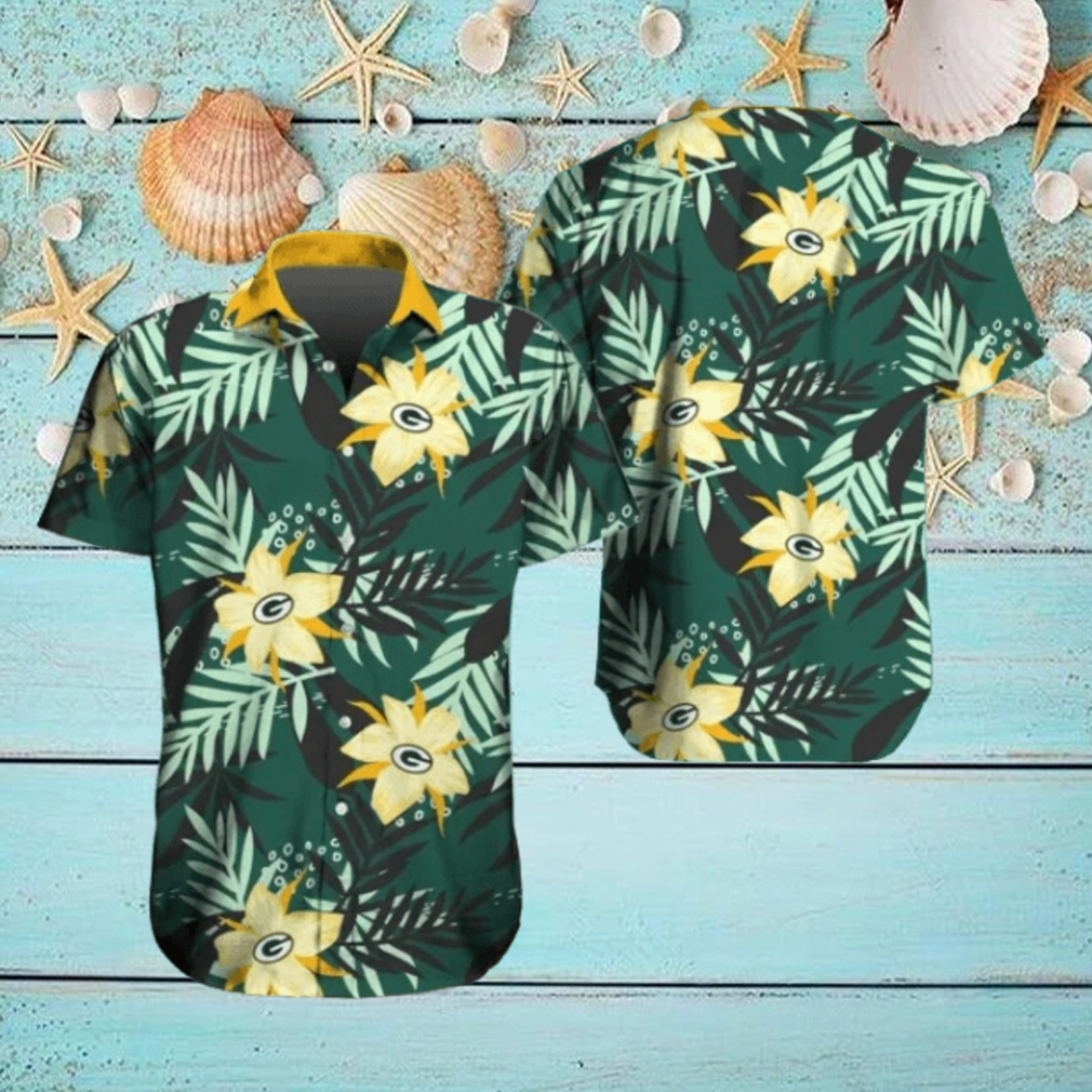 Green Bay Packers Hawaiian Tracksuit Floral Outfits Button Shirt Beach Shorts Green Bay Packers Hawaiian Tracksuit Floral Outfits Button Shirt Beach Shorts