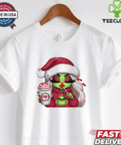 Grinch girl Tampa Bay Buccaneers drink juice Christmas shirt 1 Grinch girl Tampa Bay Buccaneers drink juice Christmas shirt