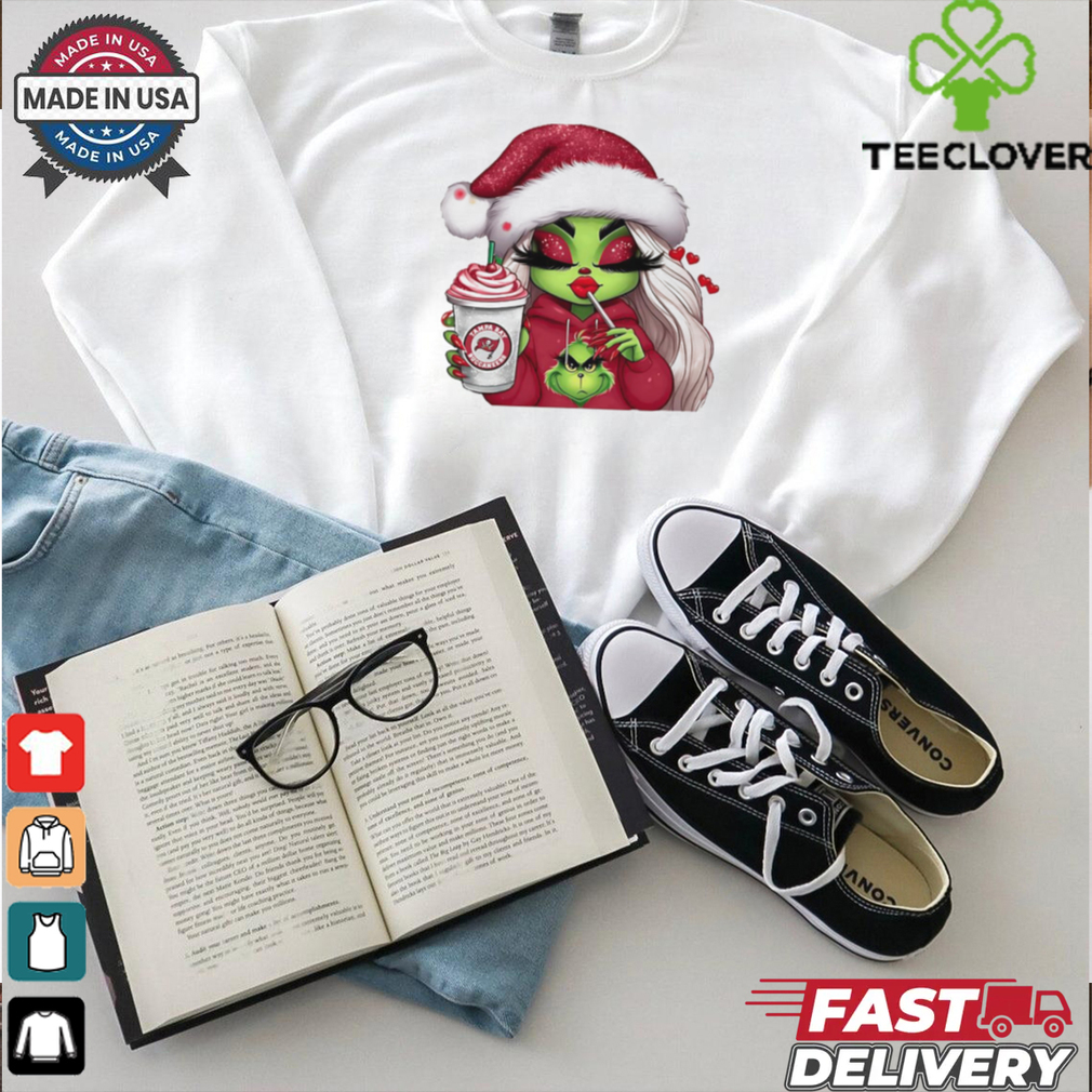 Grinch girl Tampa Bay Buccaneers drink juice Christmas shirt Grinch girl Tampa Bay Buccaneers drink juice Christmas shirt