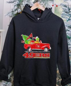 Happy Merry Christmas The Grinch drive a car San Francisco 49ers football logo flag gift shirt