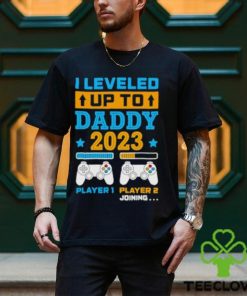 I leveled up to daddy 2023 player 1 player 2 joining hoodie, sweater, longsleeve, shirt v-neck, t-shirt