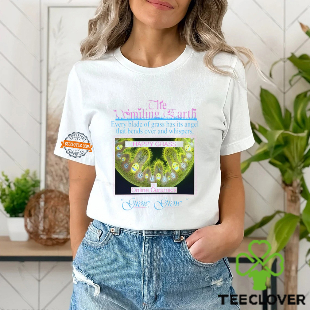 Iggy Azalea Wearing The Smiling Earth Happy Grass Grow Grow t shirt Iggy Azalea Wearing The Smiling Earth Happy Grass Grow Grow t shirt