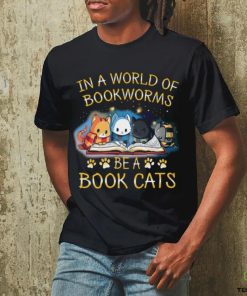 In A World Of Bookworms Be A Book Cats Classic T Shirt