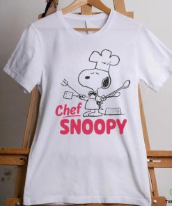 Juniors' Peanuts Chef Snoopy shirt