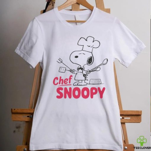 Juniors’ Peanuts Chef Snoopy shirt