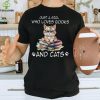 Just a girl who loves books and cats Classic T Shirt