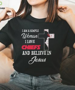 Kansas City Chiefs I am a simple woman I love Kansas City Chiefs and believe in jesus 2024 hoodie, sweater, longsleeve, shirt v-neck, t-shirt