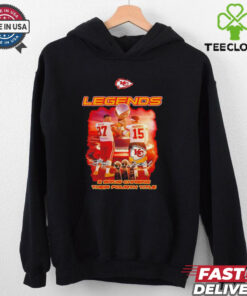 Kansas City Chiefs Legends Travis Kelce and Patrick Mahomes 2 Bros Chasing Their Fourth Title Signatures shirt
